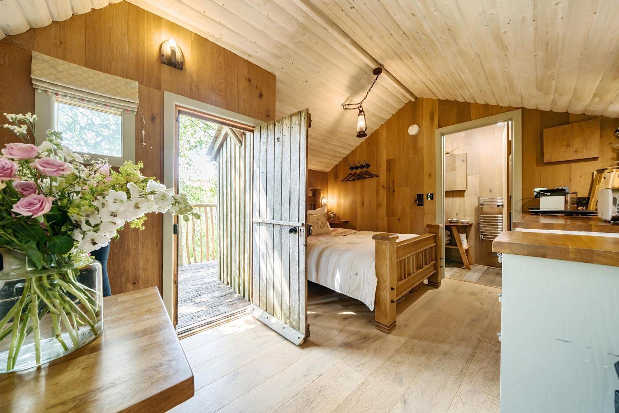 The Treehouse At Salcombe Farm Villa Dış mekan fotoğraf